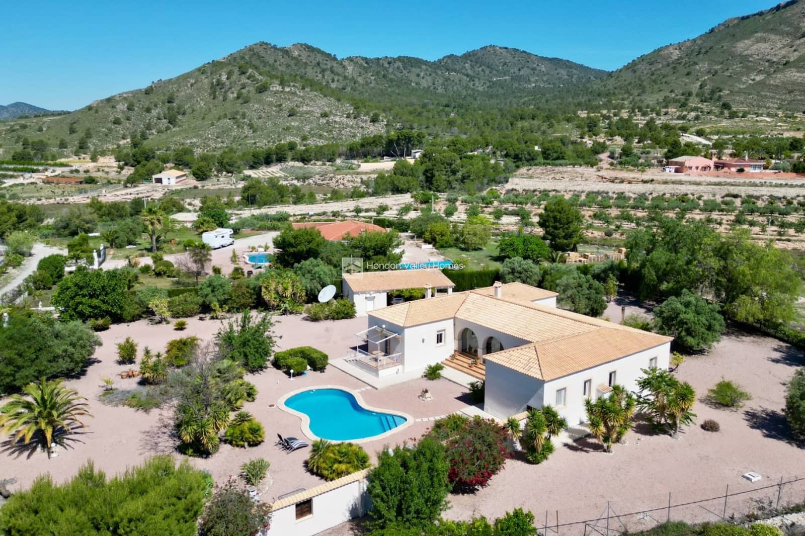 4 Zimmer Villa zu verkaufen in La Romana mit Pool Garage - 495.000 € (Ref: 9860999)
