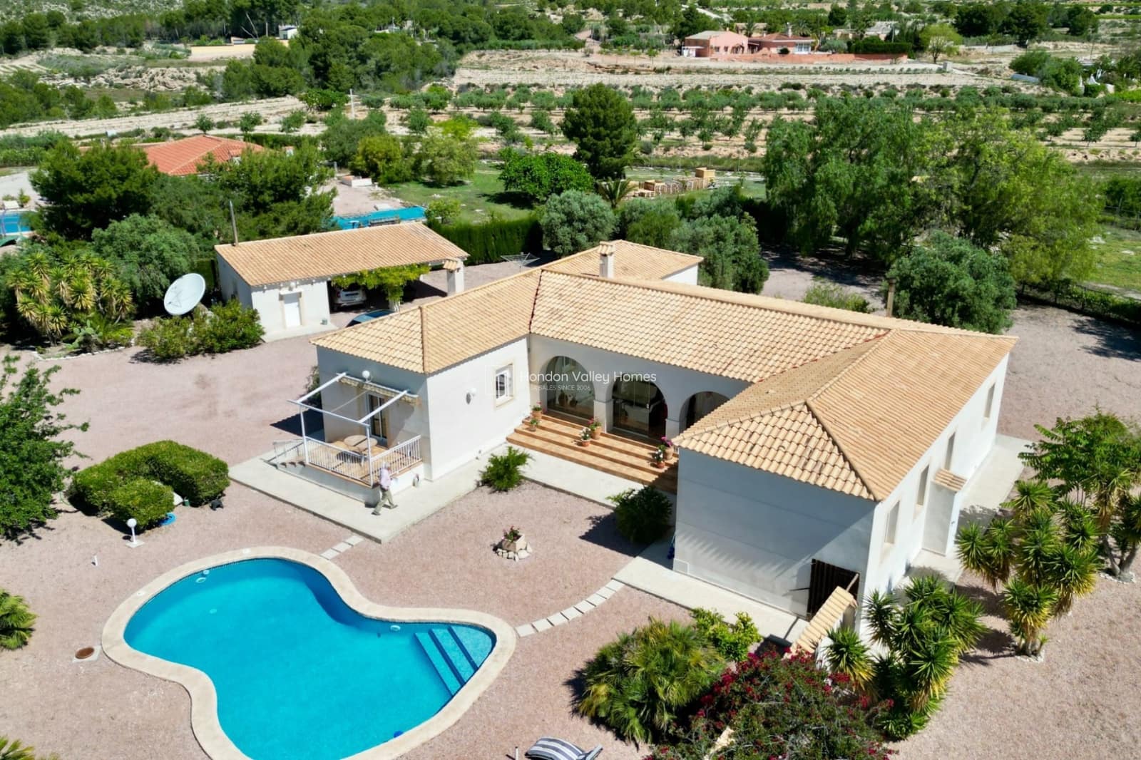 4 Zimmer Villa zu verkaufen in La Romana mit Pool Garage - 495.000 € (Ref: 9860999)
