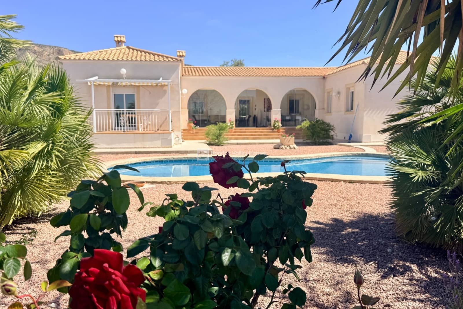 4 Zimmer Villa zu verkaufen in La Romana mit Pool Garage - 495.000 € (Ref: 9860999)