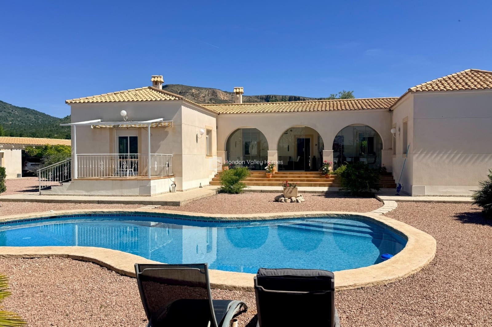 4 Zimmer Villa zu verkaufen in La Romana mit Pool Garage - 495.000 € (Ref: 9860999)