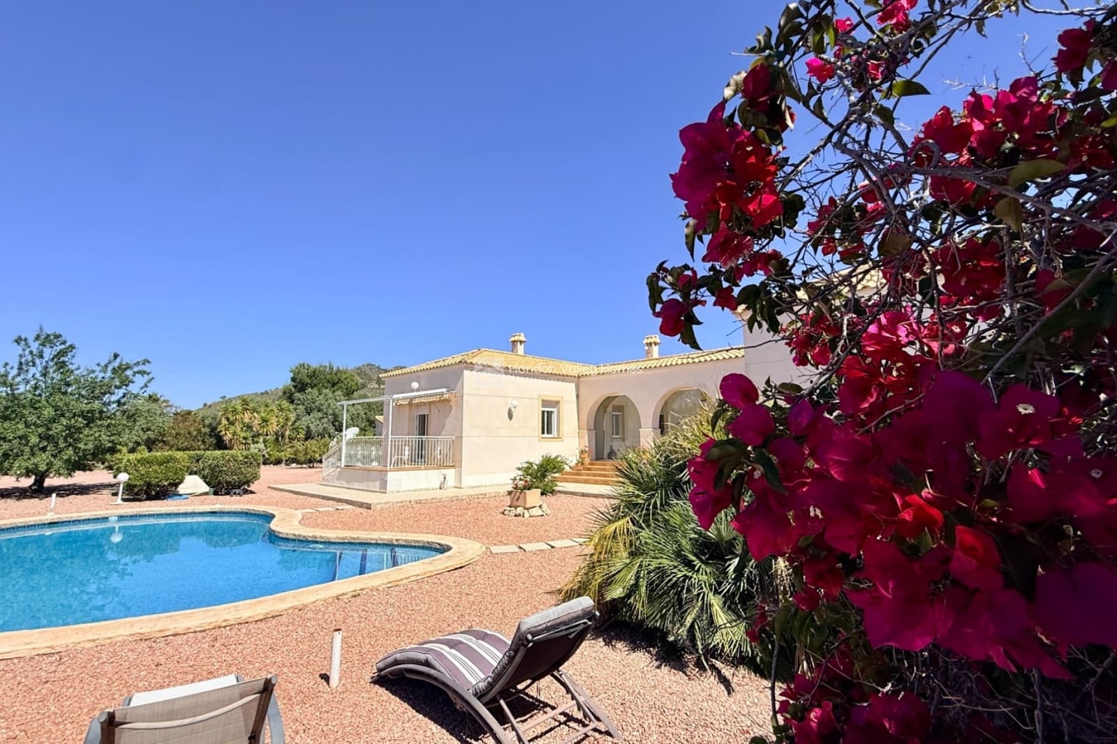 4 Zimmer Villa zu verkaufen in La Romana mit Pool Garage - 495.000 € (Ref: 9860999)