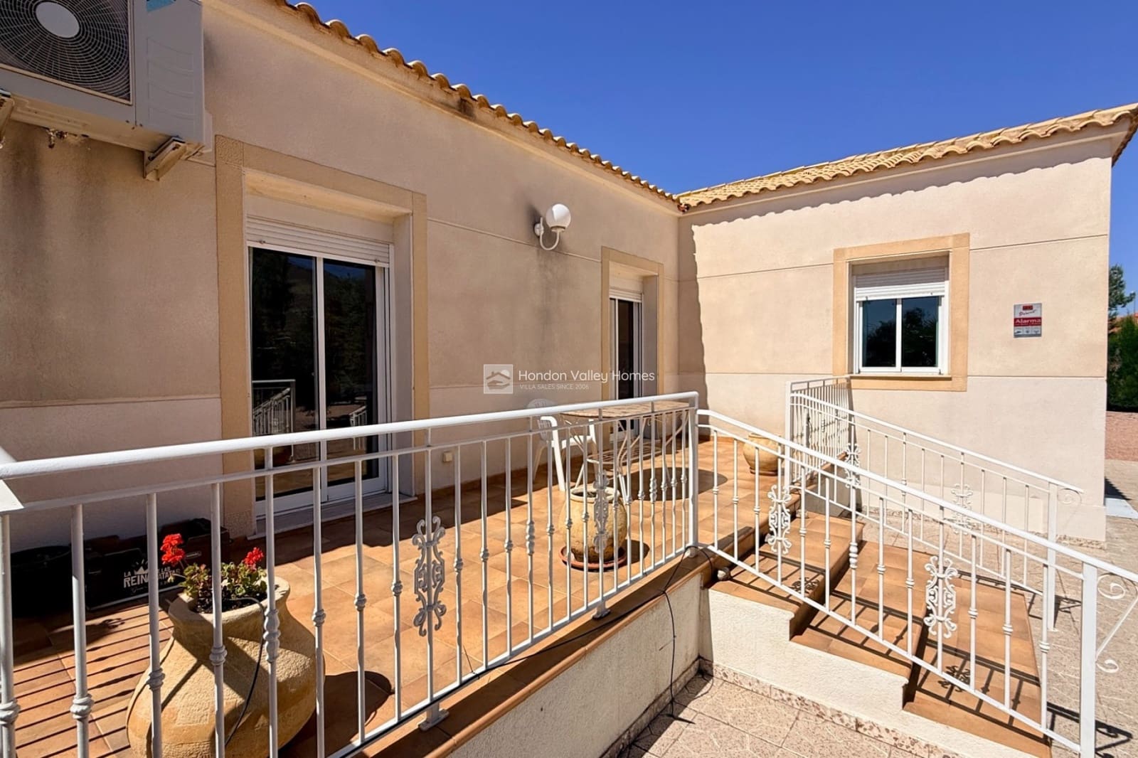 4 Zimmer Villa zu verkaufen in La Romana mit Pool Garage - 495.000 € (Ref: 9860999)