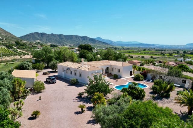 4 Zimmer Villa zu verkaufen in La Romana mit Pool Garage - 495.000 € (Ref: 9860999)