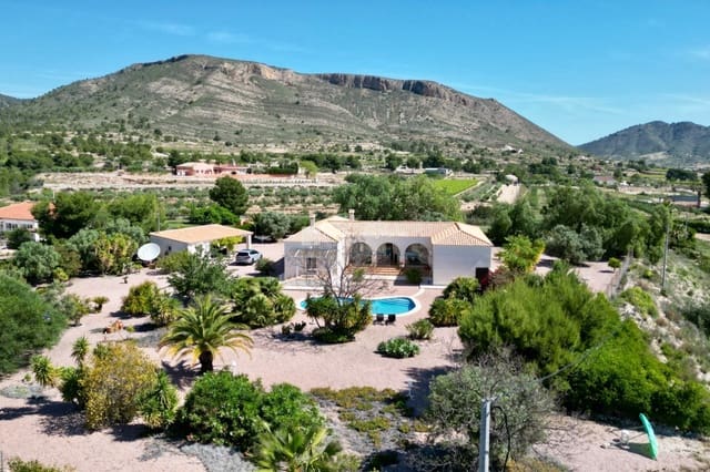 4 Zimmer Villa zu verkaufen in La Romana mit Pool Garage - 495.000 € (Ref: 9860999)