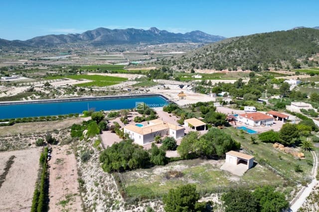 4 Zimmer Villa zu verkaufen in La Romana mit Pool Garage - 495.000 € (Ref: 9860999)