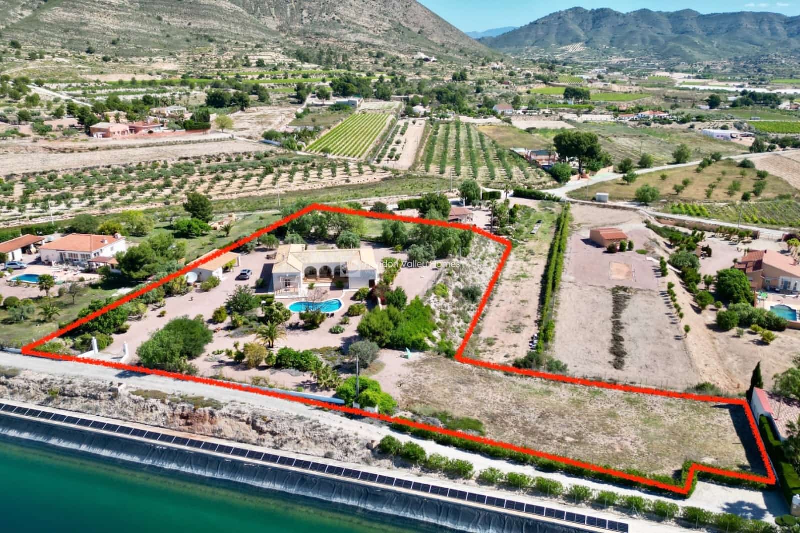 4 Zimmer Villa zu verkaufen in La Romana mit Pool Garage - 495.000 € (Ref: 9860999)