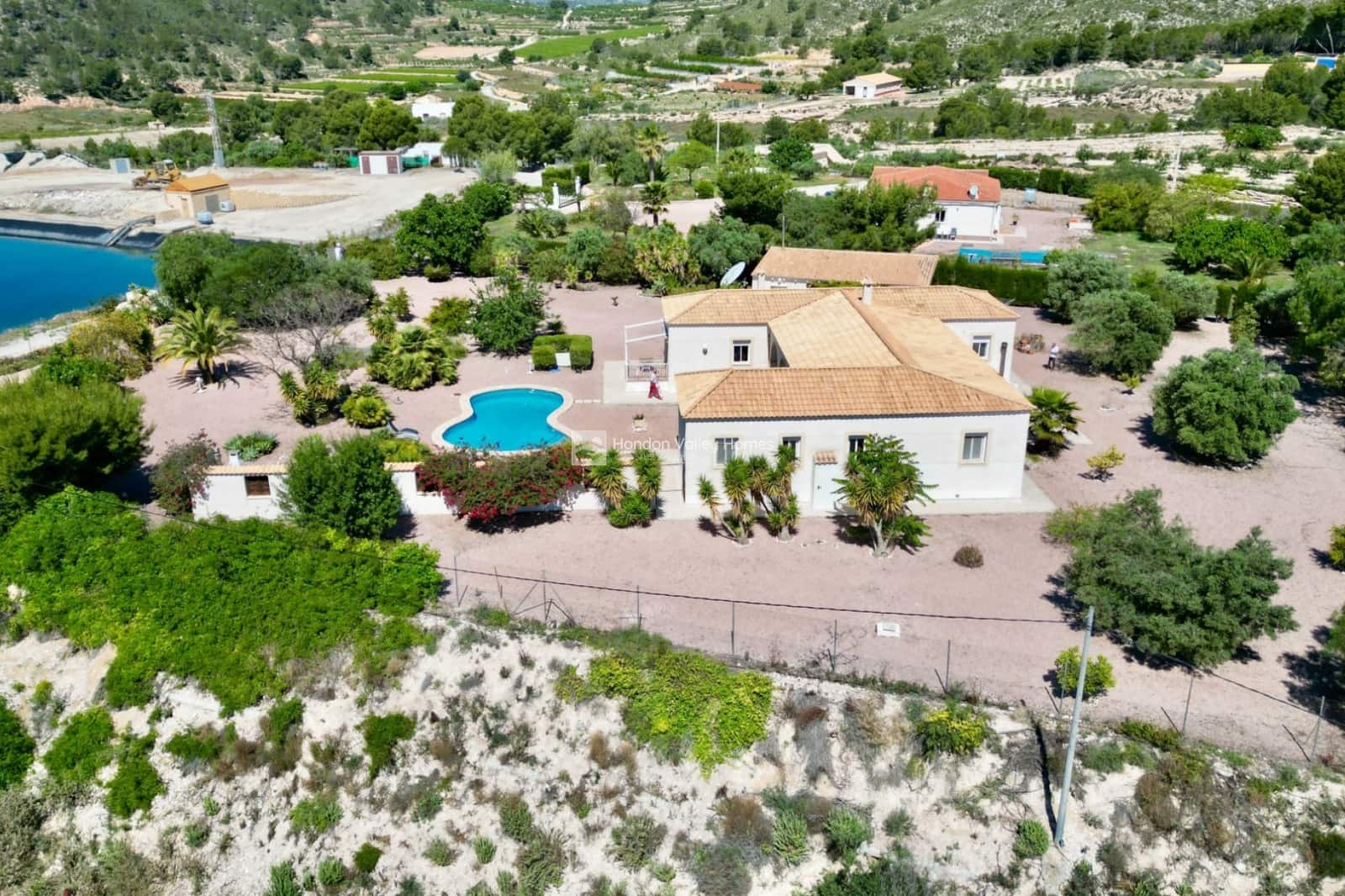 4 Zimmer Villa zu verkaufen in La Romana mit Pool Garage - 495.000 € (Ref: 9860999)
