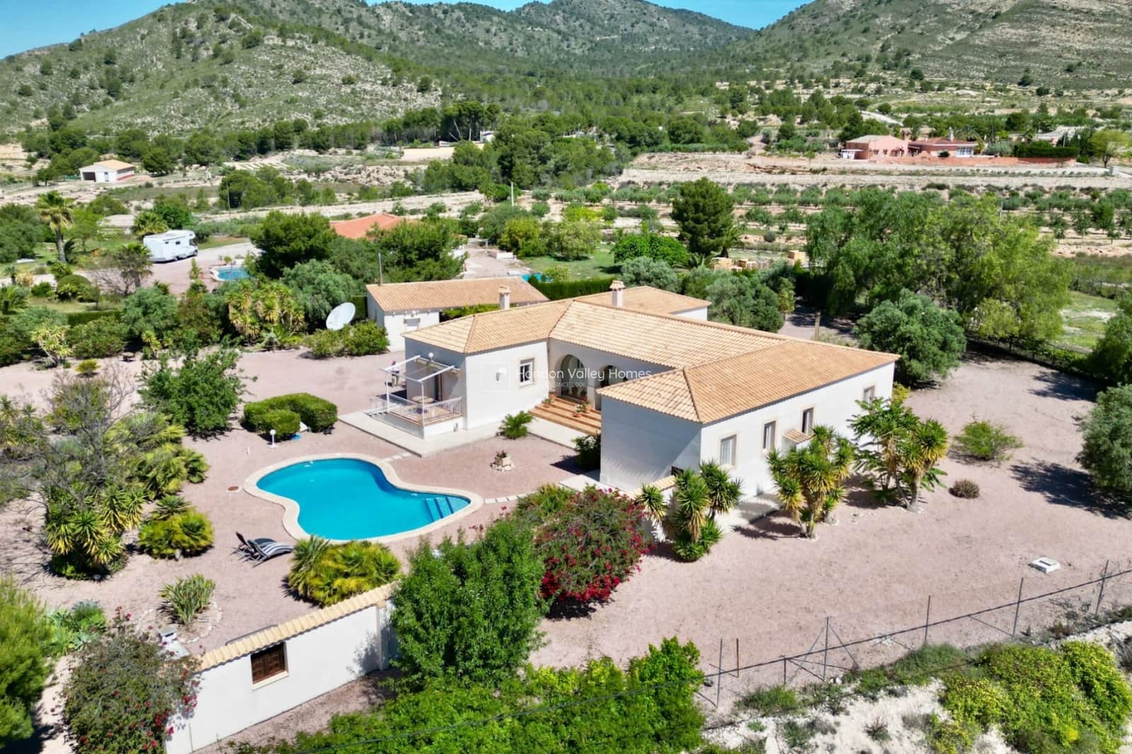 4 Zimmer Villa zu verkaufen in La Romana mit Pool Garage - 495.000 € (Ref: 9860999)