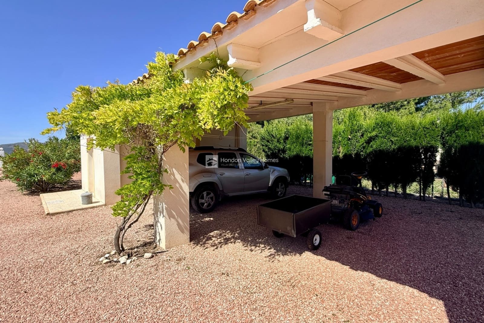 4 Zimmer Villa zu verkaufen in La Romana mit Pool Garage - 495.000 € (Ref: 9860999)