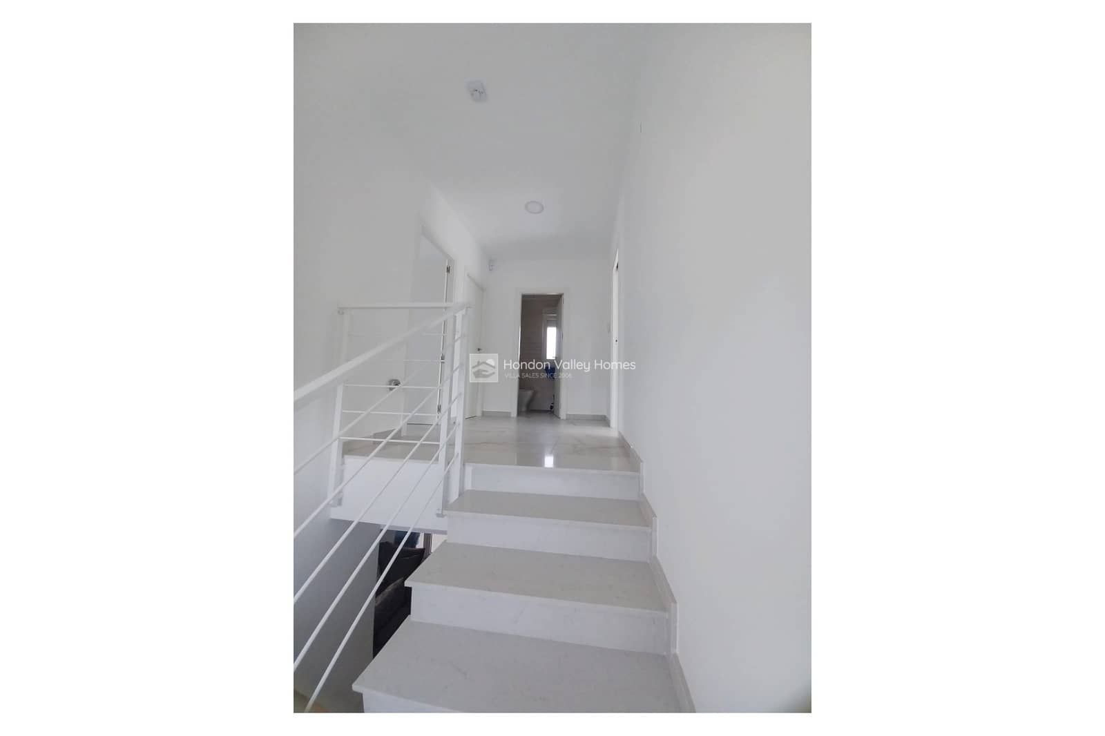 6 bedroom Villa for sale in Pinoso with pool garage - € 649,995 (Ref: 9869661)