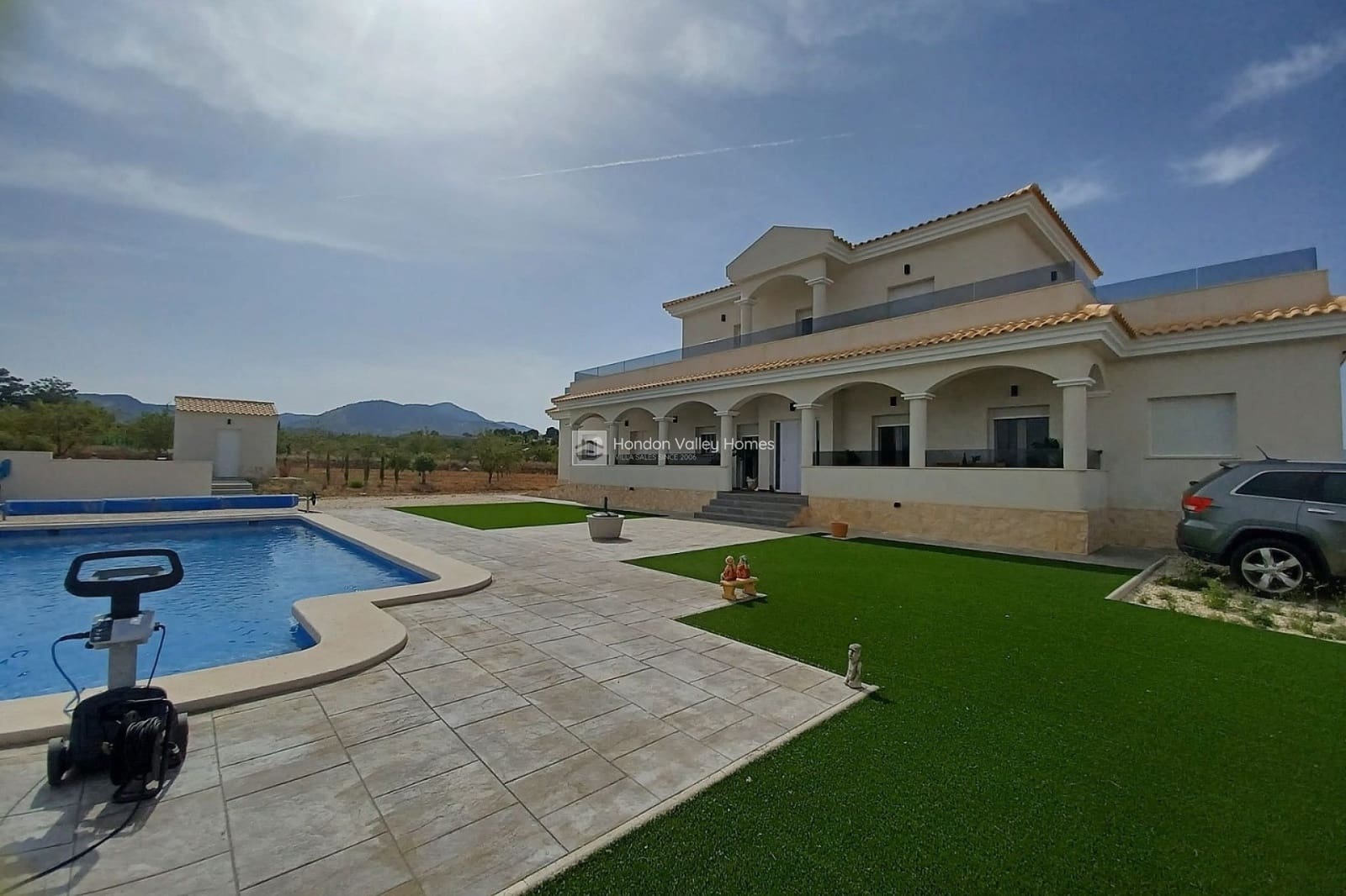 6 bedroom Villa for sale in Pinoso with pool garage - € 649,995 (Ref: 9869661)