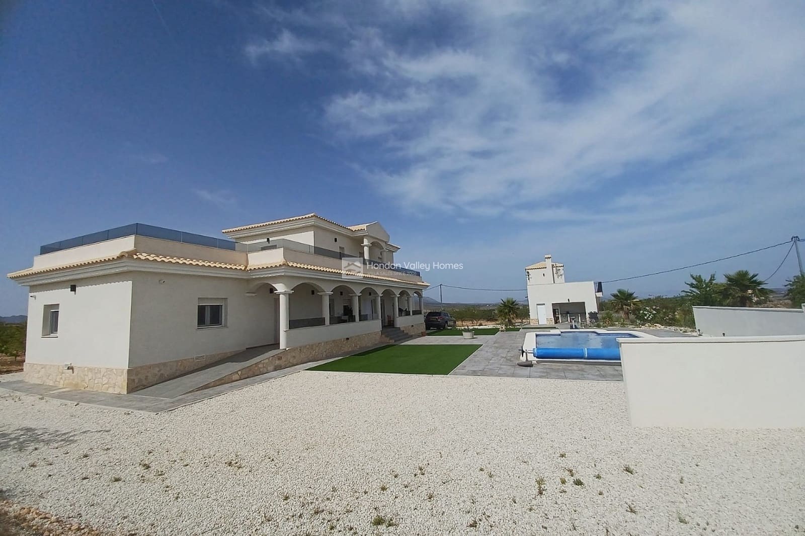 6 bedroom Villa for sale in Pinoso with pool garage - € 649,995 (Ref: 9869661)