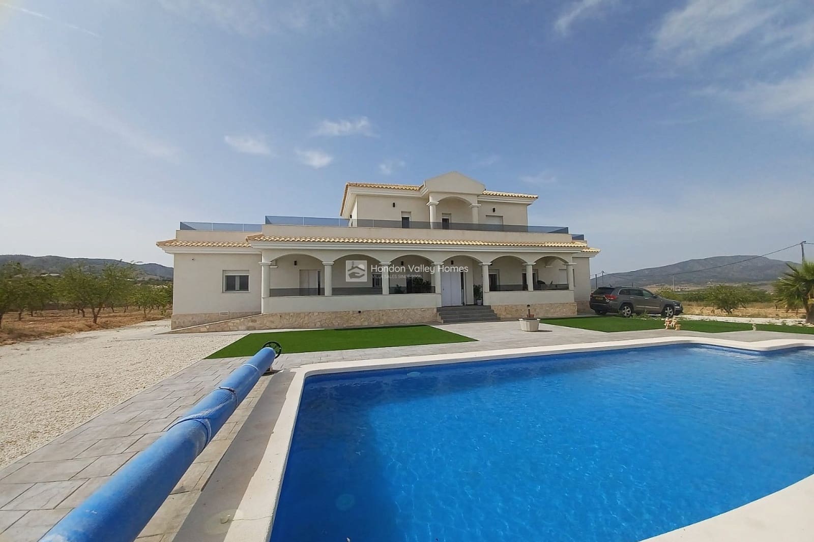 6 bedroom Villa for sale in Pinoso with pool garage - € 649,995 (Ref: 9869661)