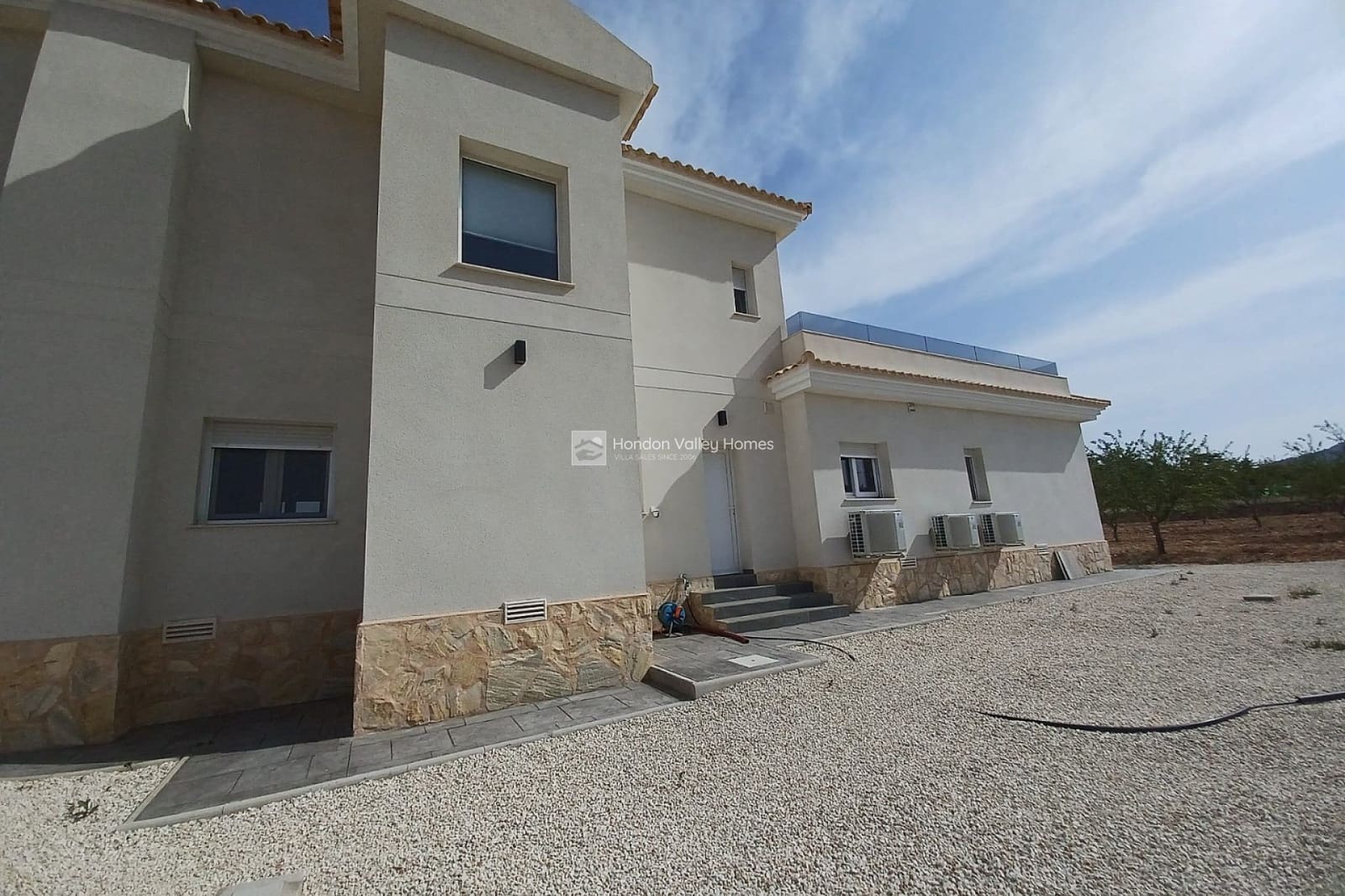 6 bedroom Villa for sale in Pinoso with pool garage - € 649,995 (Ref: 9869661)
