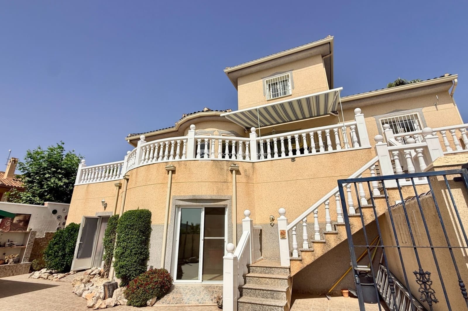 7 quarto Moradia para venda em Hondon de las Nieves com piscina garagem - 399 950 € (Ref: 9916373)