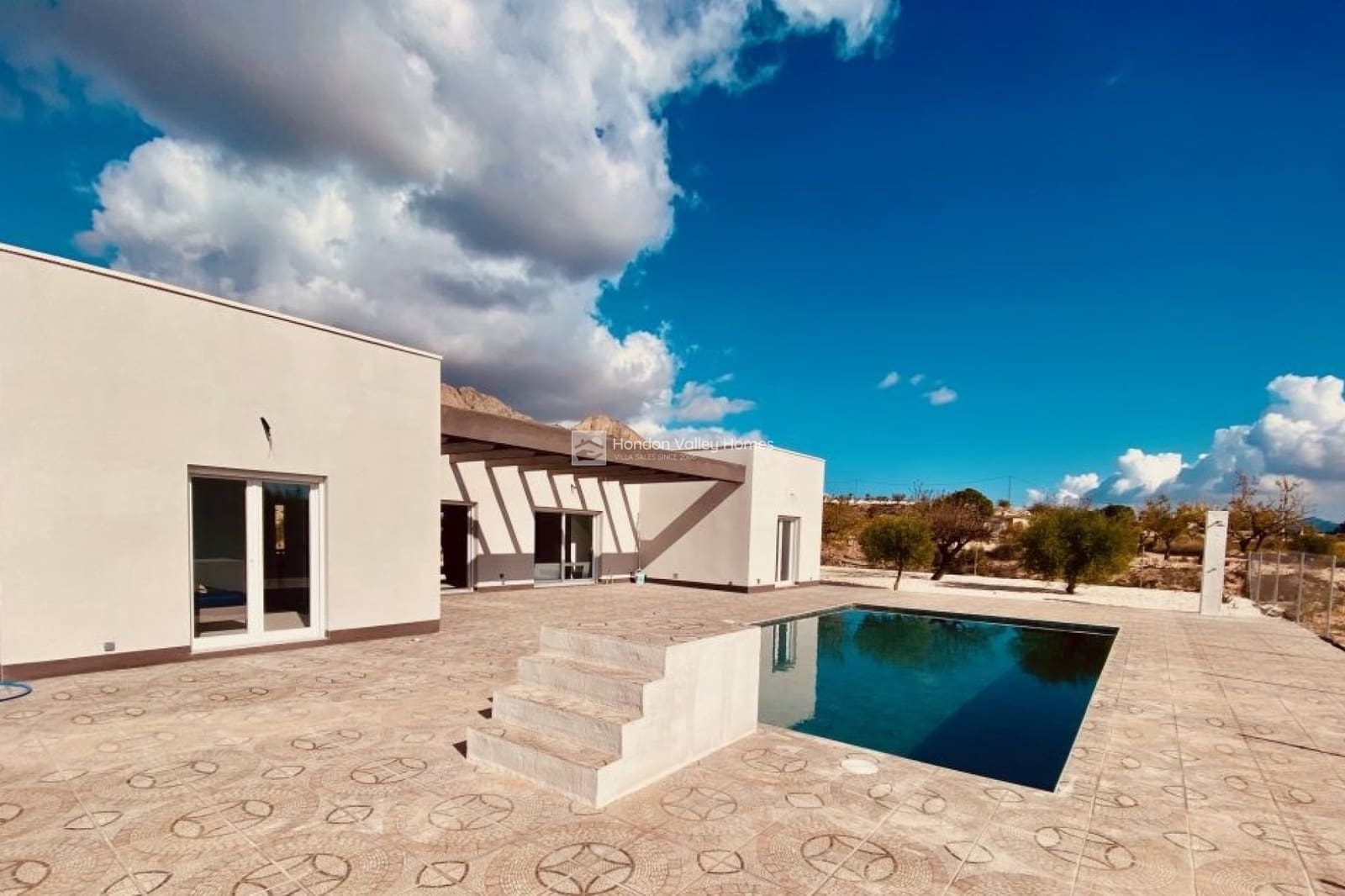 3 soveværelse Villa til salg i Macisvenda med swimmingpool garage - € 365.000 (Ref: 9932068)