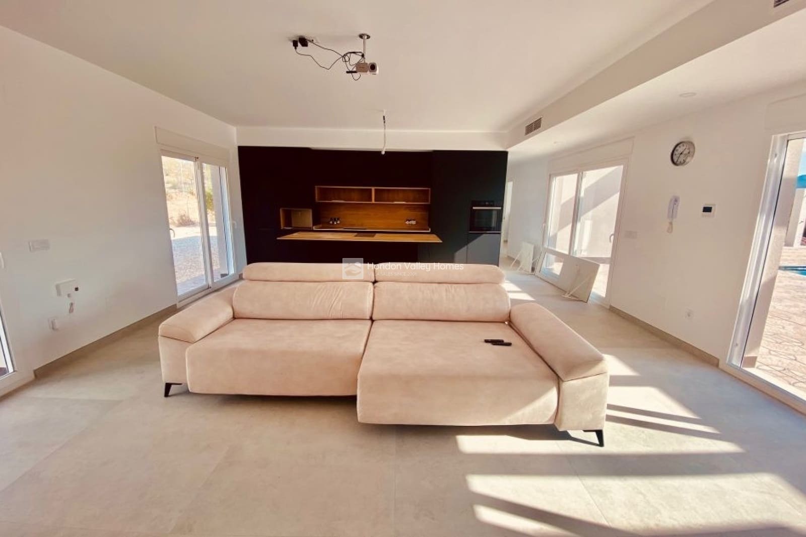 3 soveværelse Villa til salg i Macisvenda med swimmingpool garage - € 365.000 (Ref: 9932068)