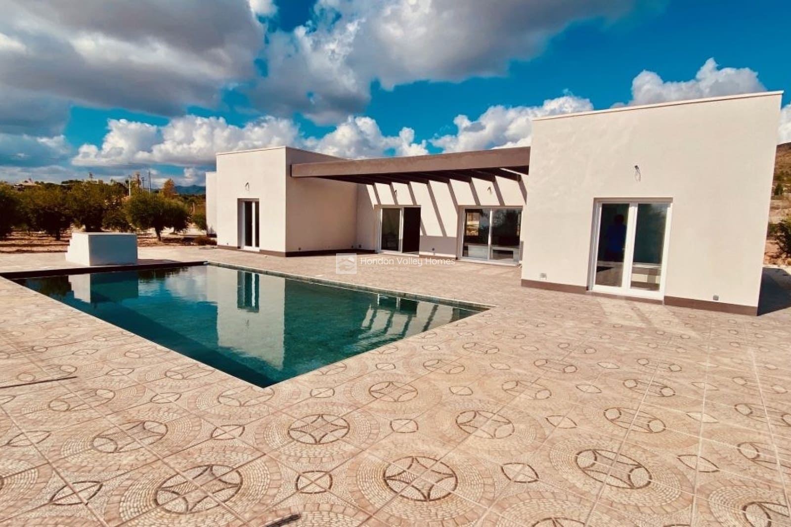 3 soveværelse Villa til salg i Macisvenda med swimmingpool garage - € 365.000 (Ref: 9932068)