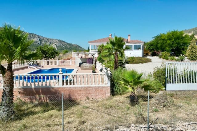 4 quarto Moradia para venda em La Romana com piscina - 364 995 € (Ref: 9953359)