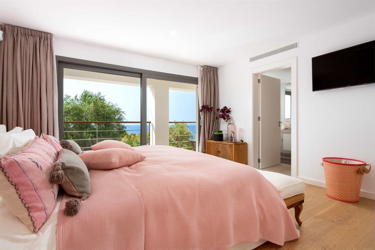 4 bedroom Villa for sale in Costa d'en Blanes with pool garage - € 8,500,000 (Ref: 10158742)