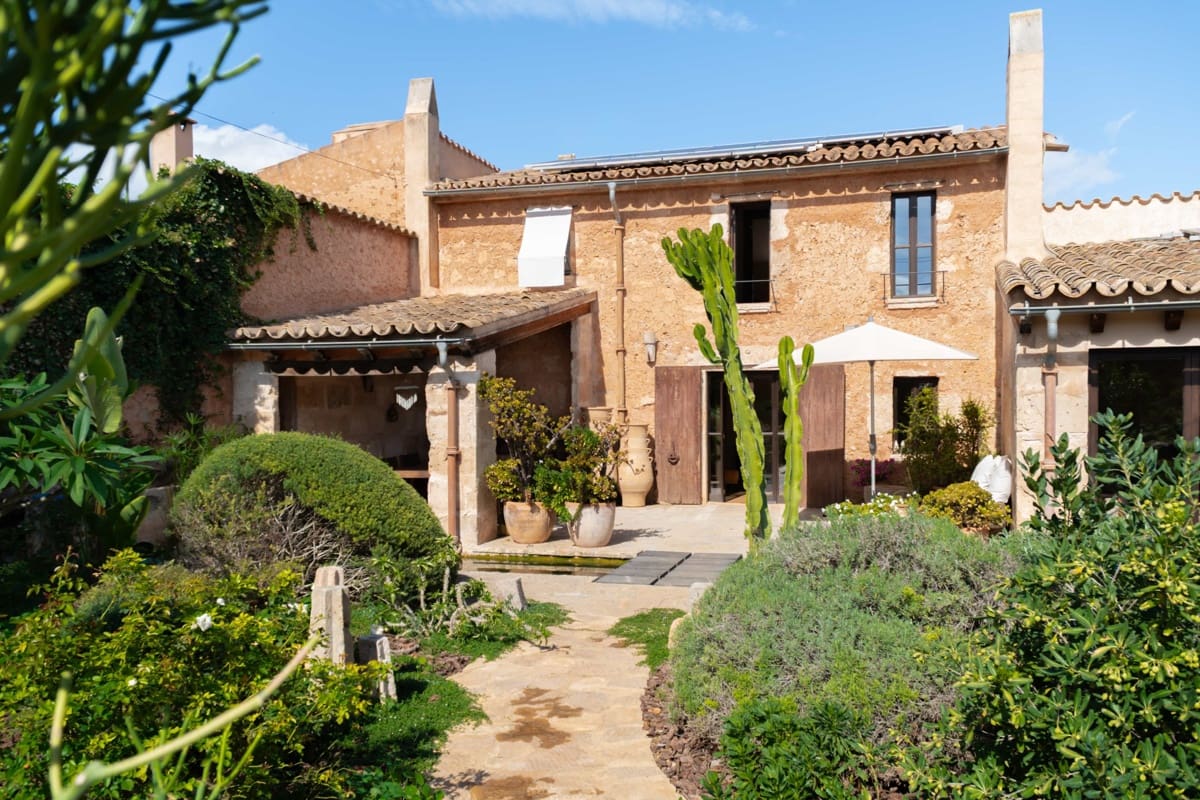 3 bedroom Finca/Country House for sale in Santa Maria del Cami with pool garage - € 2,900,000 (Ref: 10167260)