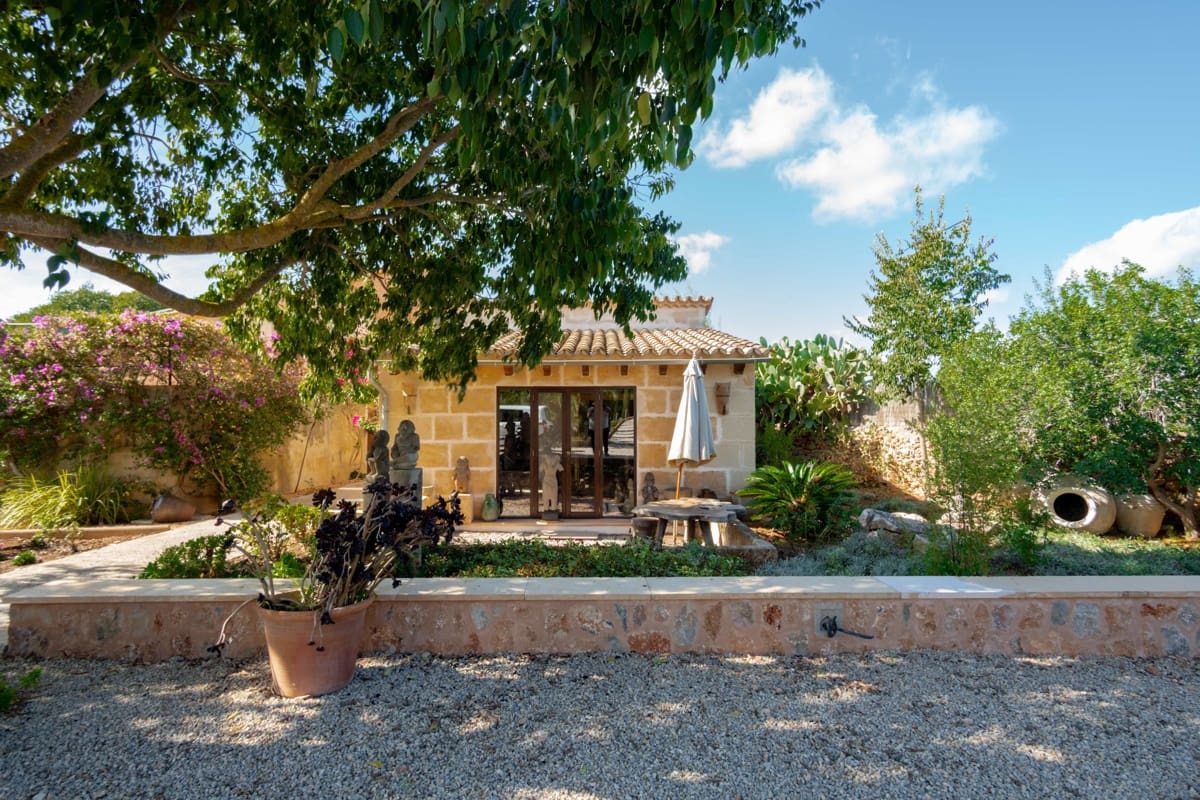 3 bedroom Finca/Country House for sale in Santa Maria del Cami with pool garage - € 2,900,000 (Ref: 10167260)