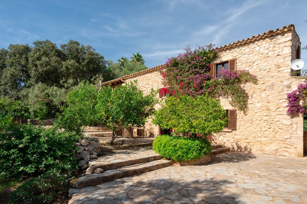 5 soveværelse Finca/Landehus til salg i Porreres med swimmingpool garage - € 4.500.000 (Ref: 10183307)