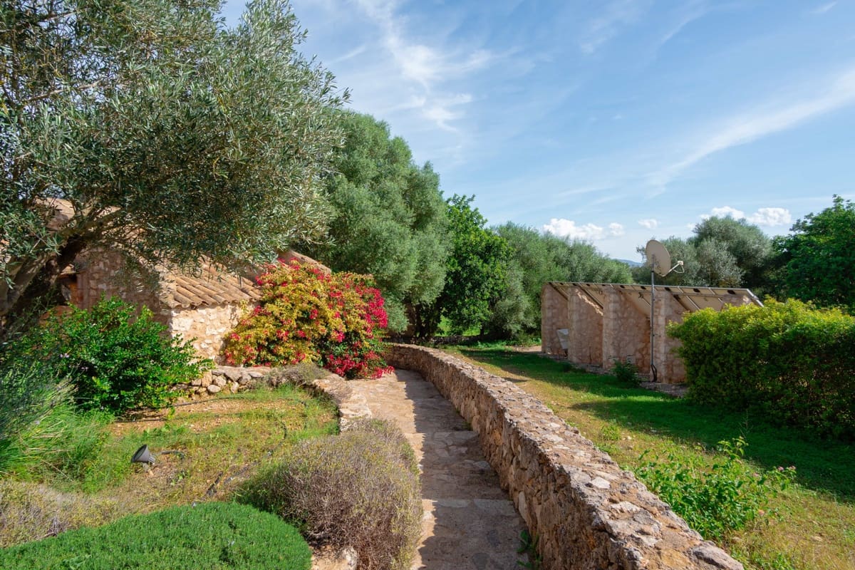 5 soveværelse Finca/Landehus til salg i Porreres med swimmingpool garage - € 4.500.000 (Ref: 10183307)