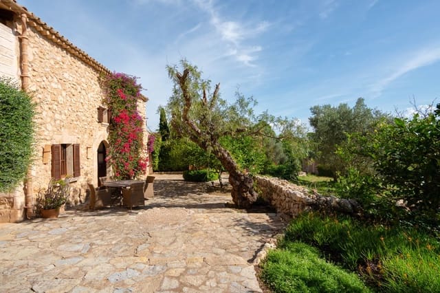 5 soveværelse Finca/Landehus til salg i Porreres med swimmingpool garage - € 4.500.000 (Ref: 10183307)