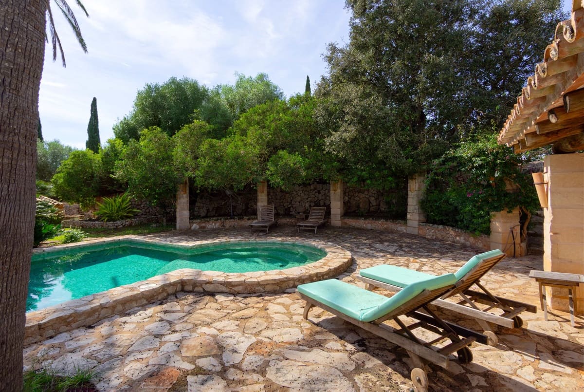 5 soveværelse Finca/Landehus til salg i Porreres med swimmingpool garage - € 4.500.000 (Ref: 10183307)