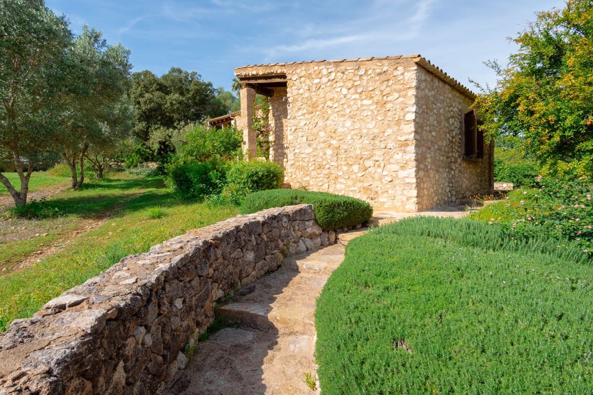 5 soveværelse Finca/Landehus til salg i Porreres med swimmingpool garage - € 4.500.000 (Ref: 10183307)