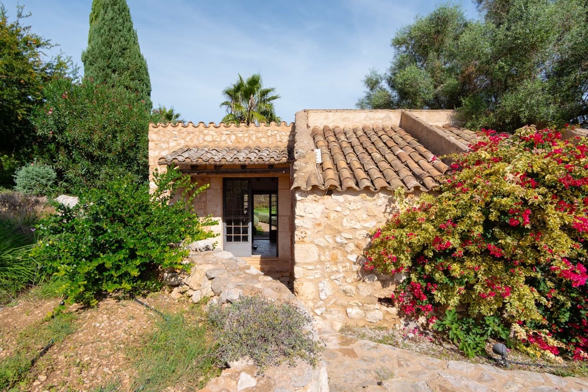 5 soveværelse Finca/Landehus til salg i Porreres med swimmingpool garage - € 4.500.000 (Ref: 10183307)