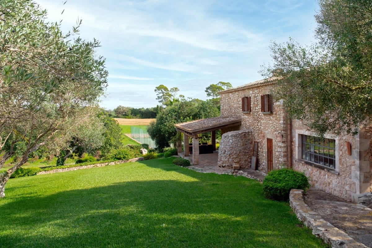 5 soveværelse Finca/Landehus til salg i Porreres med swimmingpool garage - € 4.500.000 (Ref: 10183307)
