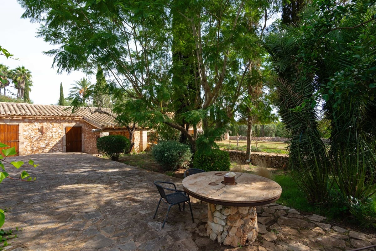 5 soveværelse Finca/Landehus til salg i Porreres med swimmingpool garage - € 4.500.000 (Ref: 10183307)