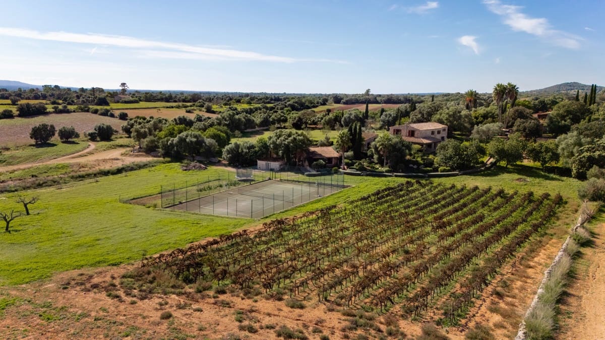 5 soveværelse Finca/Landehus til salg i Porreres med swimmingpool garage - € 4.500.000 (Ref: 10183307)