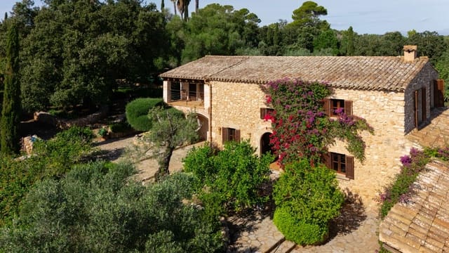 5 soveværelse Finca/Landehus til salg i Porreres med swimmingpool garage - € 4.500.000 (Ref: 10183307)