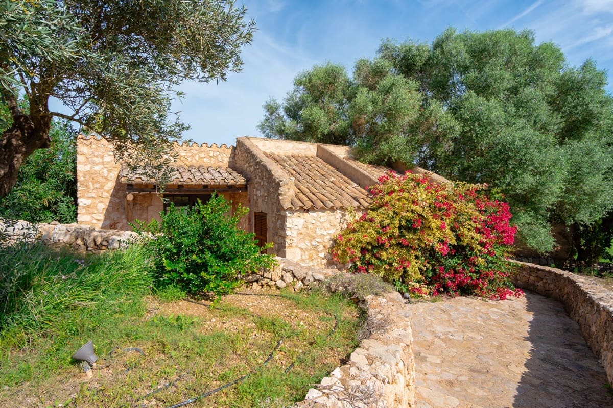 5 soveværelse Finca/Landehus til salg i Porreres med swimmingpool garage - € 4.500.000 (Ref: 10183307)