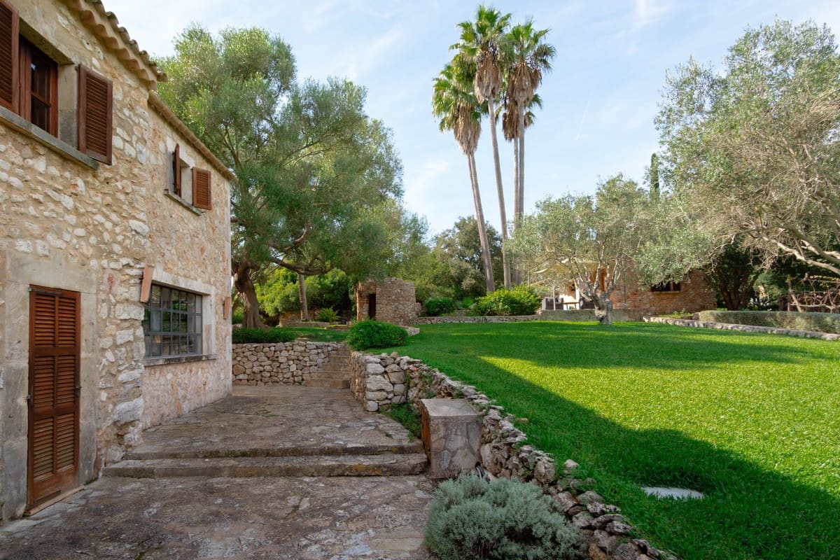 5 soveværelse Finca/Landehus til salg i Porreres med swimmingpool garage - € 4.500.000 (Ref: 10183307)