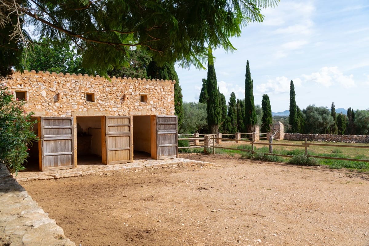 5 soveværelse Finca/Landehus til salg i Porreres med swimmingpool garage - € 4.500.000 (Ref: 10183307)
