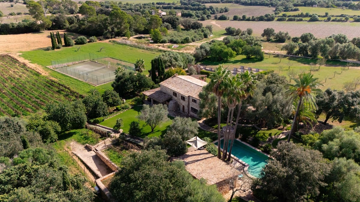 5 soveværelse Finca/Landehus til salg i Porreres med swimmingpool garage - € 4.500.000 (Ref: 10183307)