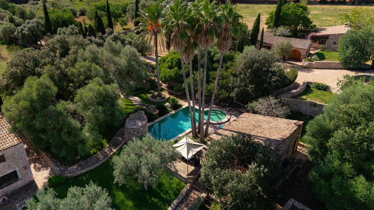 5 soveværelse Finca/Landehus til salg i Porreres med swimmingpool garage - € 4.500.000 (Ref: 10183307)