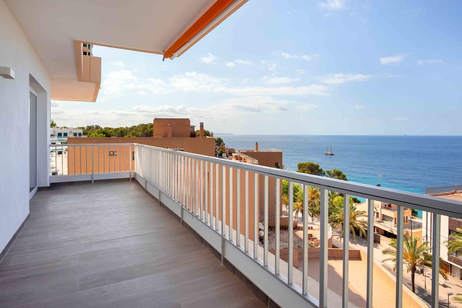 4 bedroom Flat for sale in Cala Mayor with garage - € 1,450,000 (Ref: 7731350)
