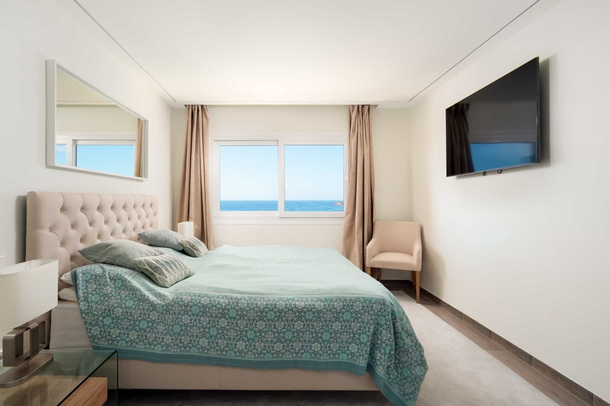 4 bedroom Flat for sale in Cala Mayor with garage - € 1,450,000 (Ref: 7731350)