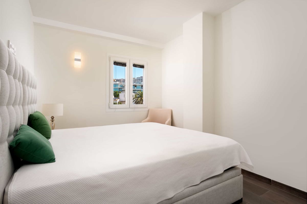 4 bedroom Flat for sale in Cala Mayor with garage - € 1,450,000 (Ref: 7731350)