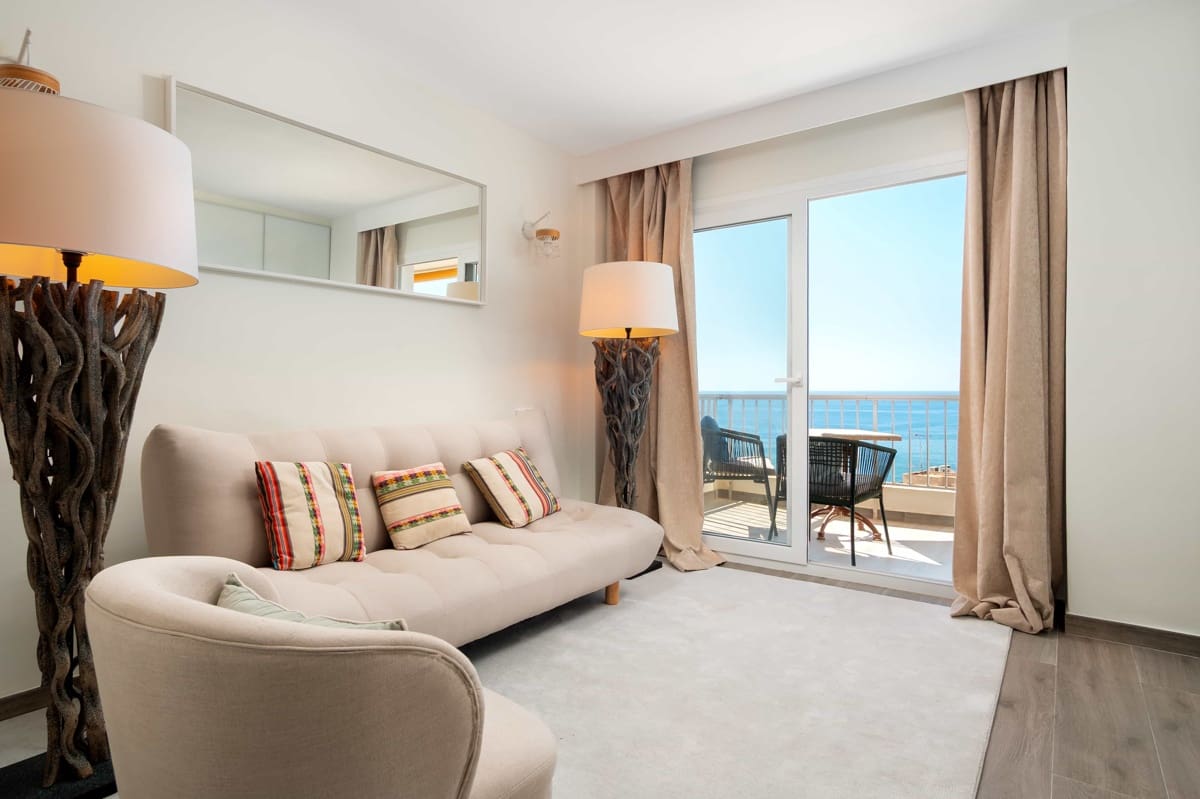 4 bedroom Flat for sale in Cala Mayor with garage - € 1,450,000 (Ref: 7731350)