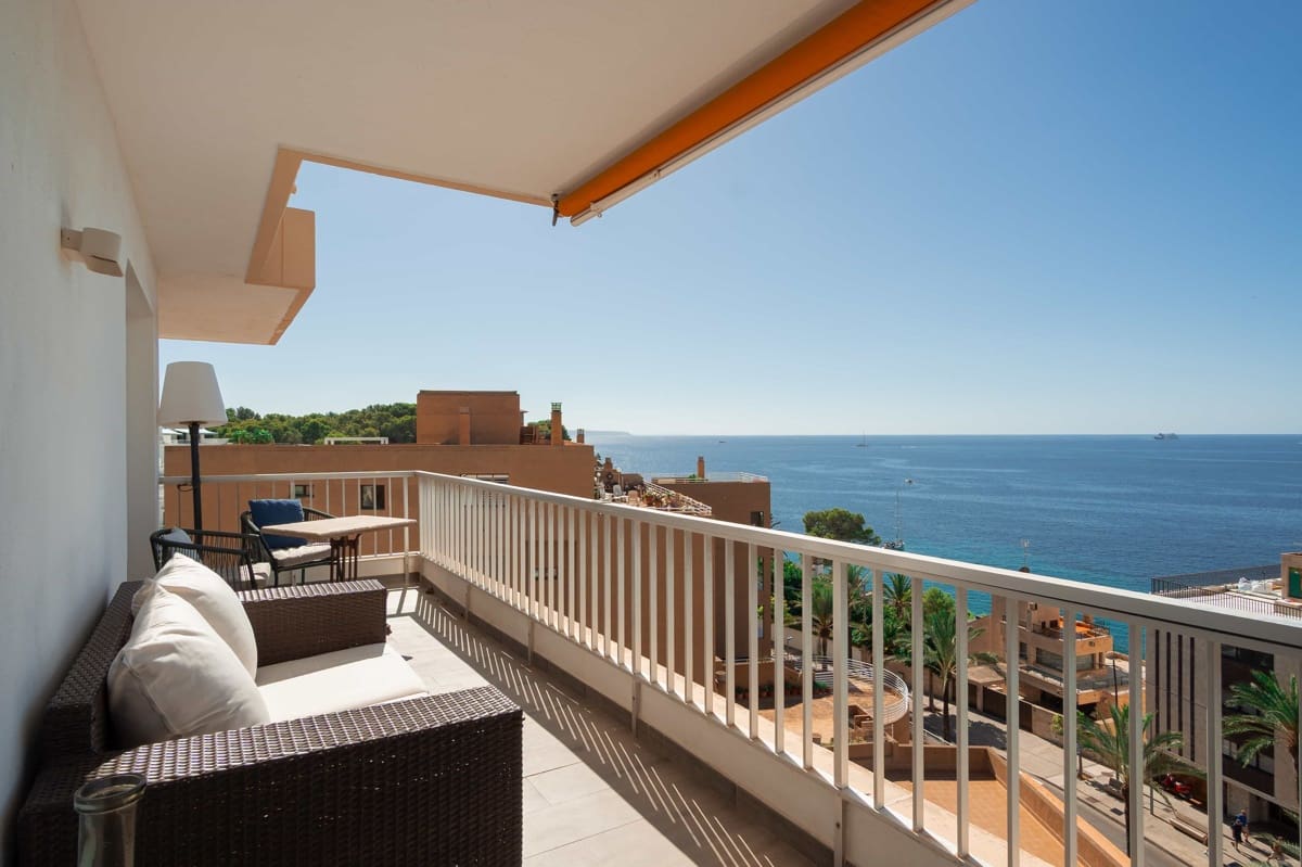 4 bedroom Flat for sale in Cala Mayor with garage - € 1,450,000 (Ref: 7731350)