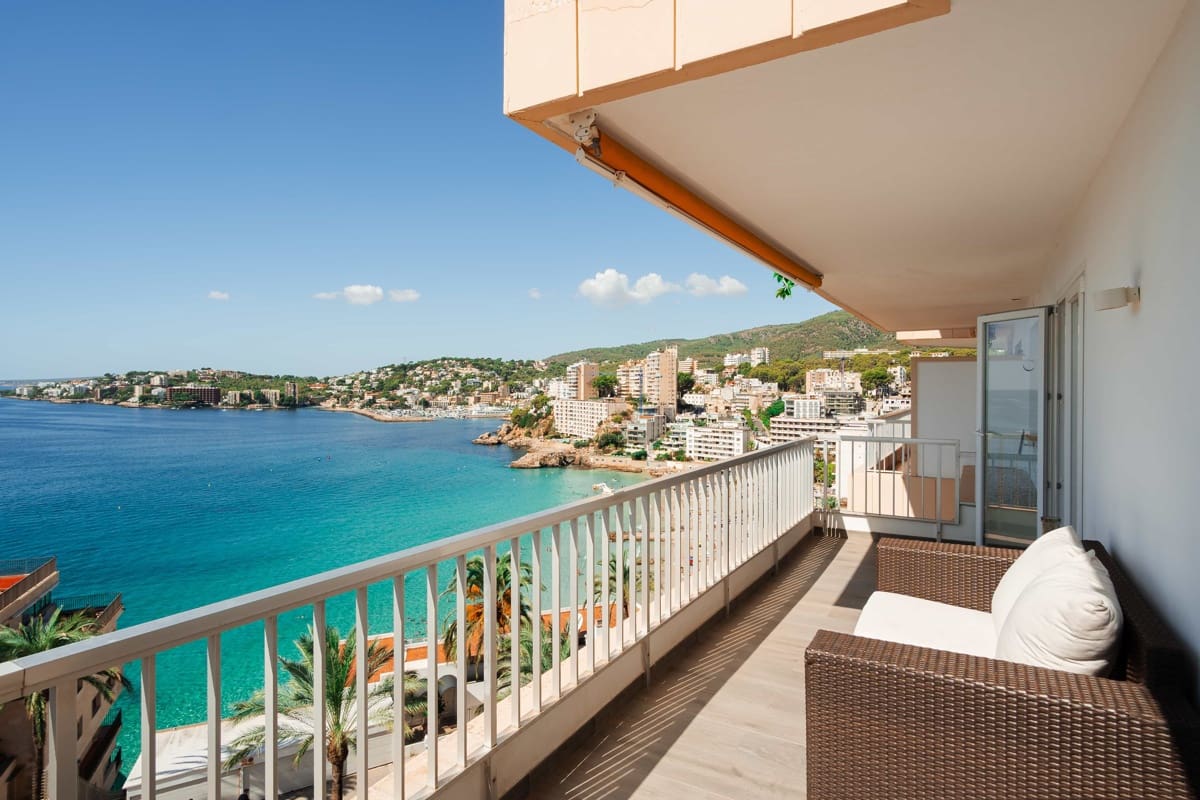 4 bedroom Flat for sale in Cala Mayor with garage - € 1,450,000 (Ref: 7731350)
