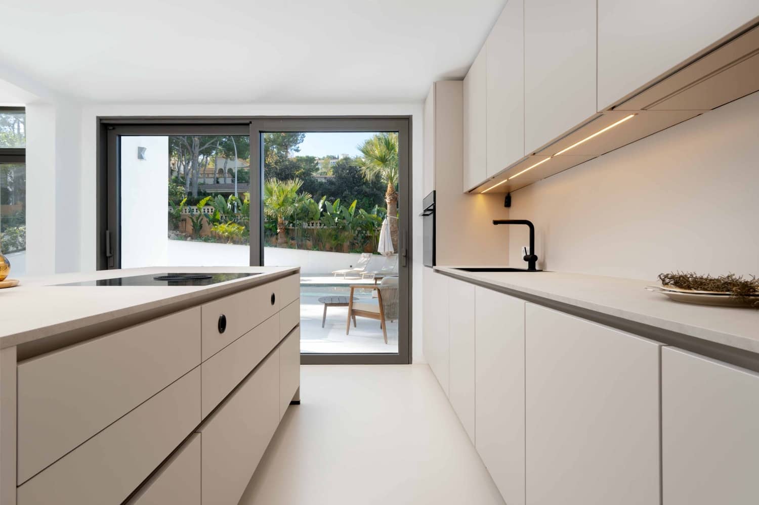 4 bedroom Villa for sale in Calvia - € 2,950,000 (Ref: 8076071)