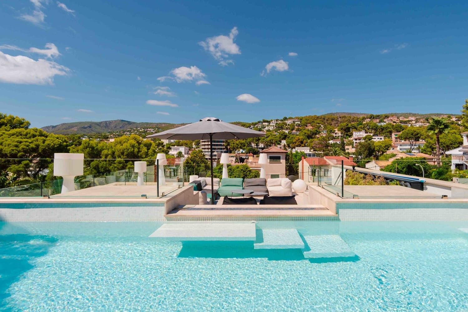 4 soverom Villa til salgs i Bendinat med svømmebasseng garasje - € 6 500 000 (Ref: 8497599)