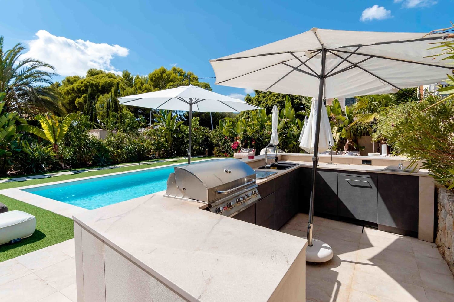 4 soverom Villa til salgs i Bendinat med svømmebasseng garasje - € 6 500 000 (Ref: 8497599)